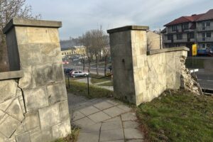 Teren wokół kościoła w Łagowie / Fot. Marcin Marszałek - Radio Kielce