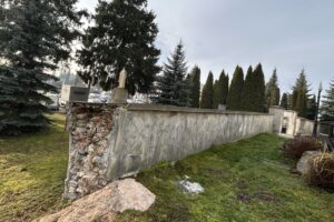 Teren wokół kościoła w Łagowie / Fot. Marcin Marszałek - Radio Kielce