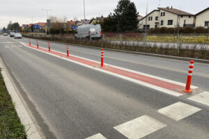 22.12.2025. Kielce. Słupiki na ulicy Wojska Polskiego / Fot. Wiktor Taszłow - Radio Kielce