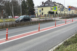 22.12.2025. Kielce. Słupiki na ulicy Wojska Polskiego / Fot. Wiktor Taszłow - Radio Kielce