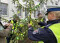 Odblaskowa choinka koneckich policjantów i leśników