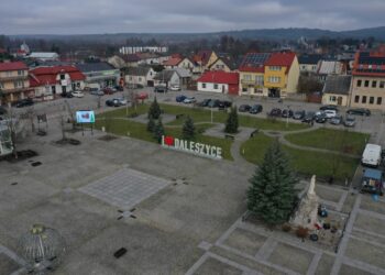 Więcej zieleni w Daleszycach? Miejski rynek czeka rewolucja - Radio Kielce Więcej zieleni w Daleszycach? Miejski rynek czeka rewolucja