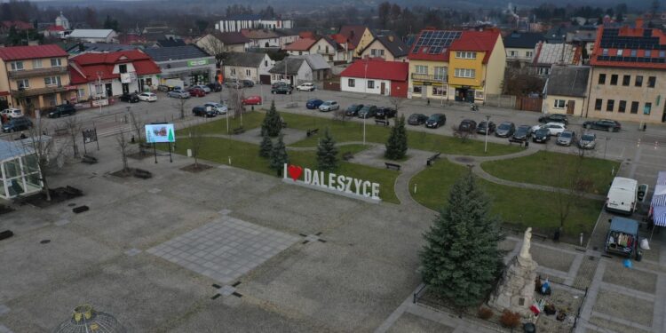 Więcej zieleni w Daleszycach? Miejski rynek czeka rewolucja - Radio Kielce Więcej zieleni w Daleszycach? Miejski rynek czeka rewolucja