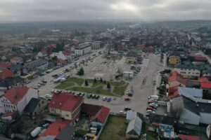 Więcej zieleni w Daleszycach? Miejski rynek czeka rewolucja - Radio Kielce 15.12.2025. Daleszyce. Rynek / Fot. Jarosław Kubalski - Radio Kielce