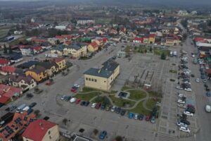 Więcej zieleni w Daleszycach? Miejski rynek czeka rewolucja - Radio Kielce 15.12.2025. Daleszyce. Rynek / Fot. Jarosław Kubalski - Radio Kielce