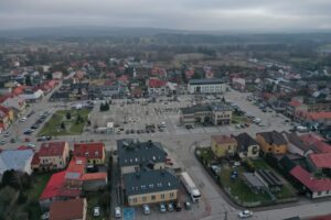 Więcej zieleni w Daleszycach? Miejski rynek czeka rewolucja - Radio Kielce 15.12.2025. Daleszyce. Rynek / Fot. Jarosław Kubalski - Radio Kielce