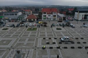 Więcej zieleni w Daleszycach? Miejski rynek czeka rewolucja - Radio Kielce 15.12.2025. Daleszyce. Rynek / Fot. Jarosław Kubalski - Radio Kielce