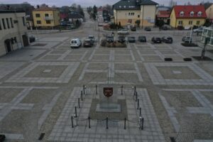 Więcej zieleni w Daleszycach? Miejski rynek czeka rewolucja - Radio Kielce 15.12.2025. Daleszyce. Rynek / Fot. Jarosław Kubalski - Radio Kielce