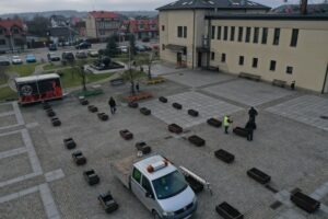 Więcej zieleni w Daleszycach? Miejski rynek czeka rewolucja - Radio Kielce 15.12.2025. Daleszyce. Rynek / Fot. Jarosław Kubalski - Radio Kielce