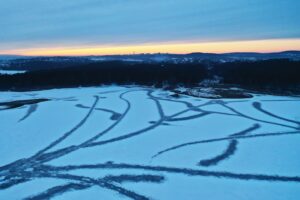 Zalew to nie lodowisko, to może być śmiertelna pułapka - Radio Kielce Zalew to nie lodowisko, to może być śmiertelna pułapka