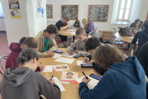 Uczniowie Collegium Gostomianum bronią praw człowieka - Radio Kielce Uczniowie Collegium Gostomianum bronią praw człowieka - Radio Kielce