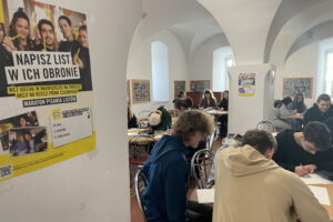 Uczniowie Collegium Gostomianum bronią praw człowieka - Radio Kielce Uczniowie Collegium Gostomianum bronią praw człowieka