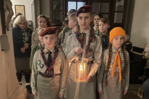 Betlejemskie Światło Pokoju jest już w domach mieszkańców Sandomierza - Radio Kielce Betlejemskie Światło Pokoju jest już w domach mieszkańców Sandomierza