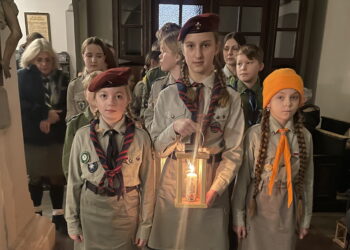 Betlejemskie Światło Pokoju jest już w domach mieszkańców Sandomierza - Radio Kielce Betlejemskie Światło Pokoju jest już w domach mieszkańców Sandomierza