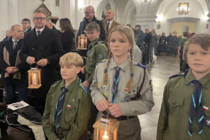 Betlejemskie Światło Pokoju jest już w domach mieszkańców Sandomierza - Radio Kielce Betlejemskie Światło Pokoju jest już w domach mieszkańców Sandomierza - Radio Kielce