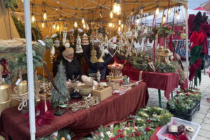 Hitem kiermaszu była zimowa herbata oraz bigos - Radio Kielce Hitem kiermaszu była zimowa herbata oraz bigos - Radio Kielce