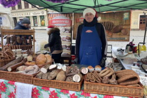 Hitem kiermaszu była zimowa herbata oraz bigos - Radio Kielce Hitem kiermaszu była zimowa herbata oraz bigos - Radio Kielce