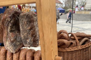 Hitem kiermaszu była zimowa herbata oraz bigos - Radio Kielce Hitem kiermaszu była zimowa herbata oraz bigos - Radio Kielce