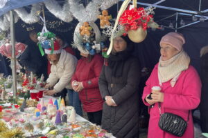 Hitem kiermaszu była zimowa herbata oraz bigos - Radio Kielce Hitem kiermaszu była zimowa herbata oraz bigos