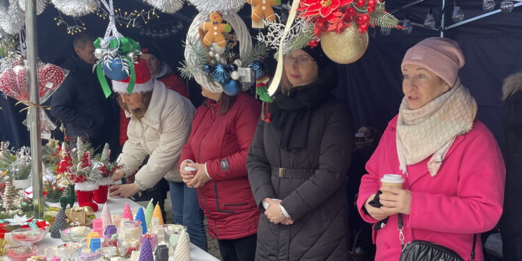 Hitem kiermaszu była zimowa herbata oraz bigos - Radio Kielce Hitem kiermaszu była zimowa herbata oraz bigos