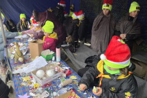 Hitem kiermaszu była zimowa herbata oraz bigos - Radio Kielce Hitem kiermaszu była zimowa herbata oraz bigos - Radio Kielce