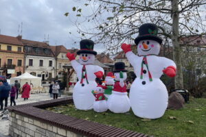 Hitem kiermaszu była zimowa herbata oraz bigos - Radio Kielce Hitem kiermaszu była zimowa herbata oraz bigos - Radio Kielce