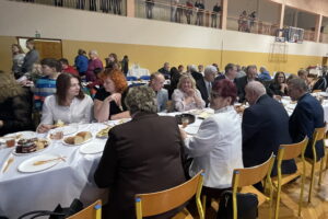 Spotkanie wigilijne dla niezwyczajnej rodziny - Radio Kielce Spotkanie wigilijne dla niezwyczajnej rodziny - Radio Kielce