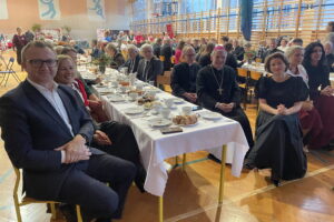 Spotkanie wigilijne dla niezwyczajnej rodziny - Radio Kielce Spotkanie wigilijne dla niezwyczajnej rodziny - Radio Kielce