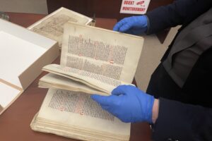 Dziwne stwory z rogami i dwugłowe węże. Co jeszcze zawiera manuskrypt? - Radio Kielce „Pantheon Sandomierski” autorstwa Gotfryda z Viterbo / Fot. Grażyna Szlęzak-Wójcik - Radio Kielce