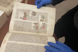 Dziwne stwory z rogami i dwugłowe węże. Co jeszcze zawiera manuskrypt? - Radio Kielce „Pantheon Sandomierski” autorstwa Gotfryda z Viterbo / Fot. Grażyna Szlęzak-Wójcik - Radio Kielce