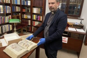 Dziwne stwory z rogami i dwugłowe węże. Co jeszcze zawiera manuskrypt? - Radio Kielce „Pantheon Sandomierski” autorstwa Gotfryda z Viterbo / Fot. Grażyna Szlęzak-Wójcik - Radio Kielce