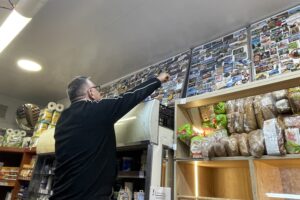 Kolekcja magnesów Sylwestra Łatki z Sandomierza / Fot. Grażyna Szlęzak-Wójcik - Radio Kielce