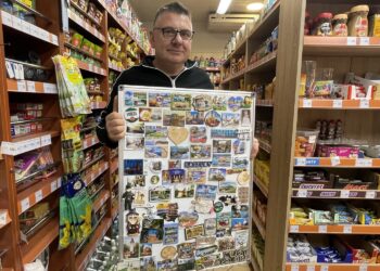 Kolekcja magnesów z której można stworzyć mapę świata