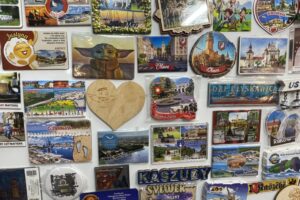 Kolekcja magnesów Sylwestra Łatki z Sandomierza / Fot. Grażyna Szlęzak-Wójcik - Radio Kielce