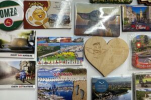 Kolekcja magnesów Sylwestra Łatki z Sandomierza / Fot. Grażyna Szlęzak-Wójcik - Radio Kielce