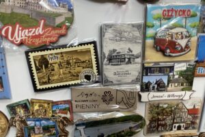 Kolekcja magnesów Sylwestra Łatki z Sandomierza / Fot. Grażyna Szlęzak-Wójcik - Radio Kielce