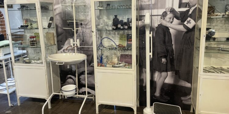 Dawny gabinet i słynni sandomierscy lekarze. Medyczna wystawa w ratuszu