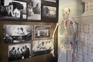 21.12.2025. Sandomierz. Wystawa o sandomierskiej służbie zdrowia / Fot. Grażyna Szlęzak-Wójcik - Radio Kielce