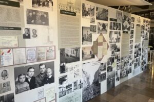 21.12.2025. Sandomierz. Wystawa o sandomierskiej służbie zdrowia / Fot. Grażyna Szlęzak-Wójcik - Radio Kielce