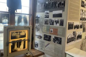 21.12.2025. Sandomierz. Wystawa o sandomierskiej służbie zdrowia / Fot. Grażyna Szlęzak-Wójcik - Radio Kielce