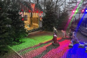 20.12.2025. Sandomierz. Otwarcie bożonarodzeniowej szopki / Fot. Grażyna Szlęzak-Wójcik - Radio Kielce