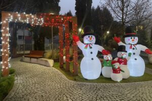 20.12.2025. Sandomierz. Otwarcie bożonarodzeniowej szopki / Fot. Grażyna Szlęzak-Wójcik - Radio Kielce