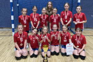 Dziewczęta z Bilczy triumfatorkami Świętokrzyskiej Ligi Szkół Podstawowych - Radio Kielce Dziewczęta z Bilczy triumfatorkami Świętokrzyskiej Ligi Szkół Podstawowych