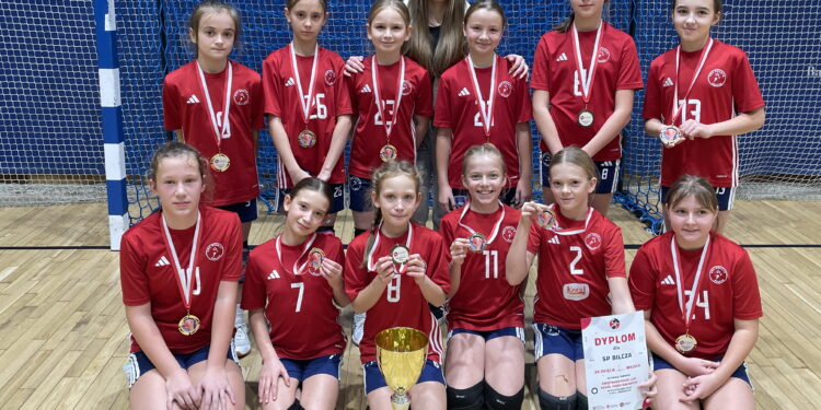 Dziewczęta z Bilczy triumfatorkami Świętokrzyskiej Ligi Szkół Podstawowych - Radio Kielce Dziewczęta z Bilczy triumfatorkami Świętokrzyskiej Ligi Szkół Podstawowych