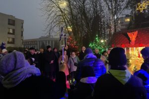 20.12.2025. Sandomierz. Otwarcie bożonarodzeniowej szopki / Fot. Grażyna Szlęzak-Wójcik - Radio Kielce