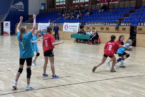 Truimf dziewcząt z Barwinka w Świętokrzyskiej Lidze Szkół Podstawowych - Radio Kielce Truimf dziewcząt z Barwinka w Świętokrzyskiej Lidze Szkół Podstawowych - Radio Kielce