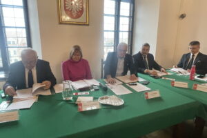 Radni przyjęli budżet Sandomierza. Głosowanie prawie jednomyślne - Radio Kielce Radni przyjęli budżet Sandomierza. Głosowanie prawie jednomyślne - Radio Kielce