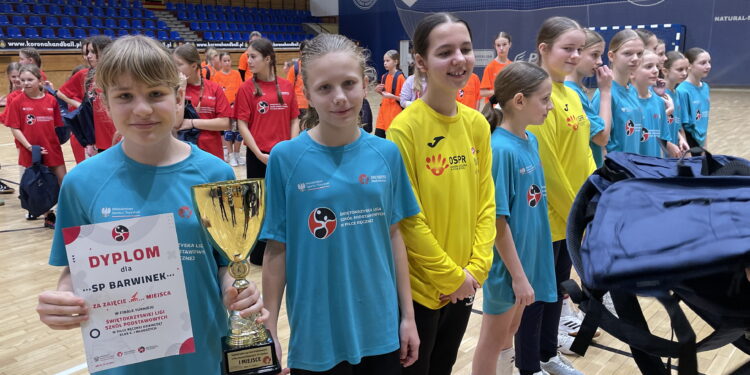 Truimf dziewcząt z Barwinka w Świętokrzyskiej Lidze Szkół Podstawowych - Radio Kielce Truimf dziewcząt z Barwinka w Świętokrzyskiej Lidze Szkół Podstawowych