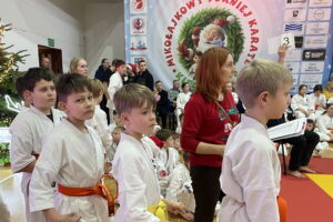 Młodzi karatecy z prezentami od Świętego Mikołaja - Radio Kielce Młodzi karatecy z prezentami od Świętego Mikołaja - Radio Kielce