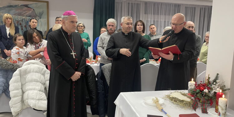 Ponad 200 osób przy świątecznym stole